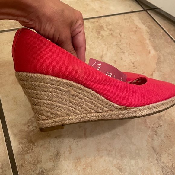 Brand new! Never been worn! Cute shoes for summer. - Picture 5 of 5